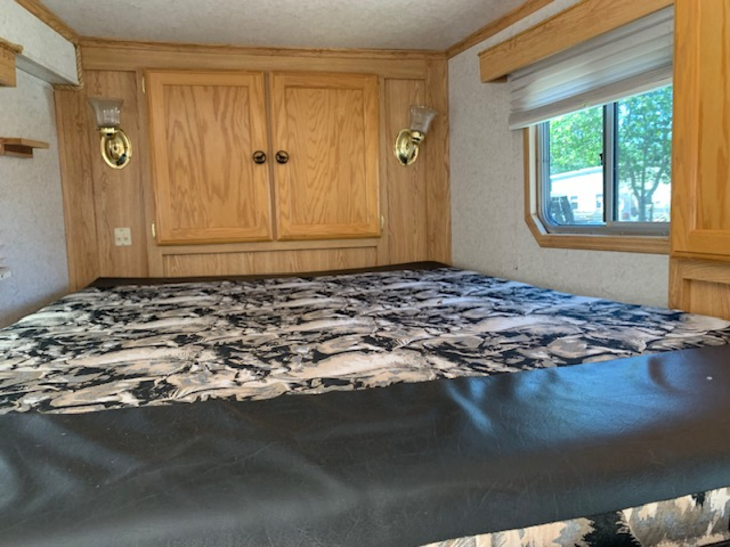 Used 2007 Featherlite Trailers 4h Slant GN LQ Horse Trailer