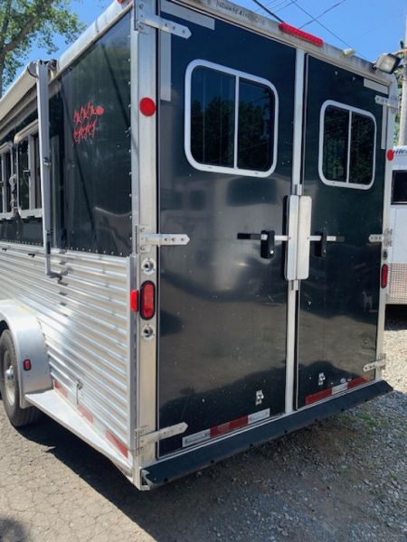 Used 2007 Featherlite Trailers 4h Slant GN LQ Horse Trailer