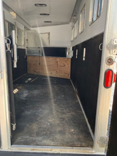 Used 2007 Featherlite Trailers 4h Slant GN LQ Horse Trailer