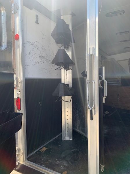 Used 2007 Featherlite Trailers 4h Slant GN LQ Horse Trailer