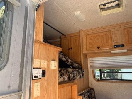 Used 2007 Featherlite Trailers 4h Slant GN LQ Horse Trailer