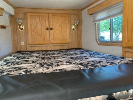 Used 2007 Featherlite Trailers 4h Slant GN LQ Horse Trailer