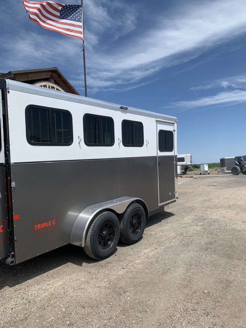 2025 Rover photo 3