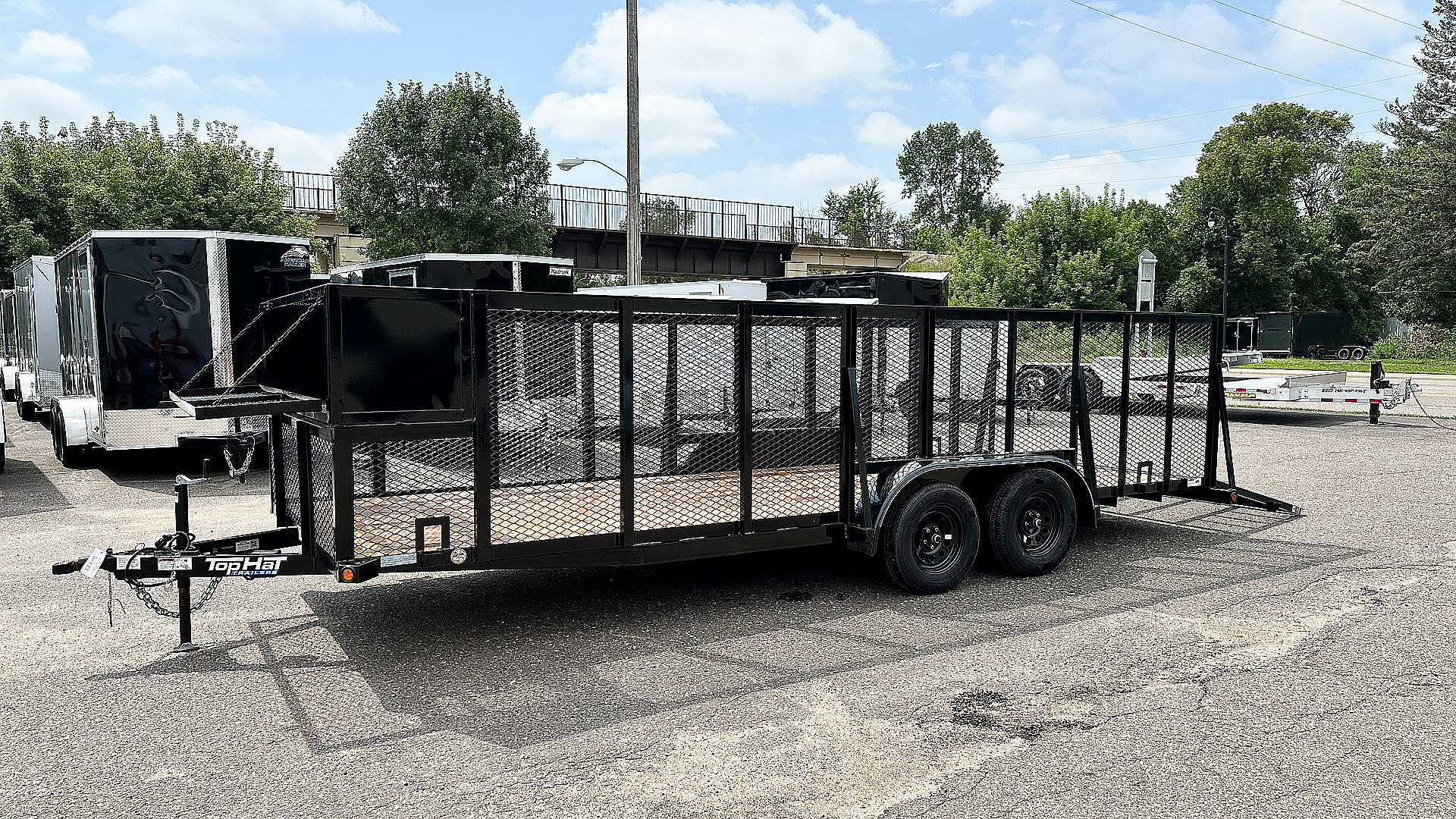 New Top Quality Top Hat 20x83 Landscape Trailer