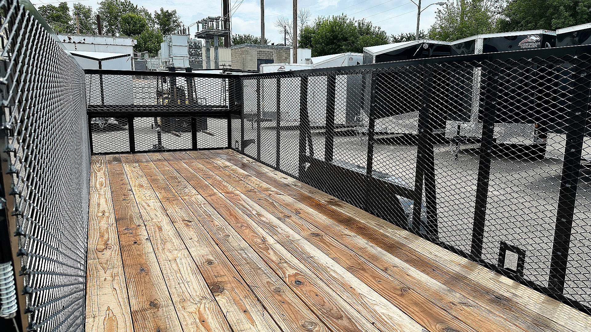 New Top Quality Top Hat 20x83 Landscape Trailer