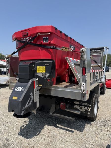 New 2026 BOSS (VBX8000+) 2 cu yd Poly Hopper Spreader w/ Auger