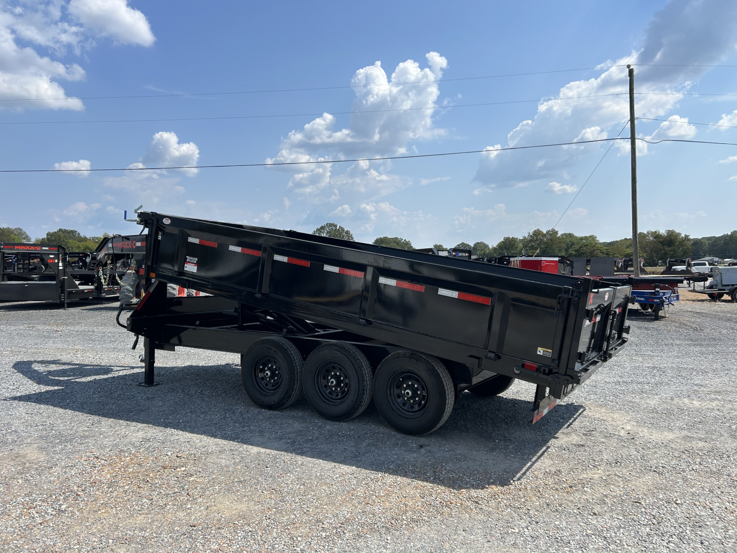 New 2026 MAXXD 96"X16' 21K Deckover Gooseneck Dump Trailer