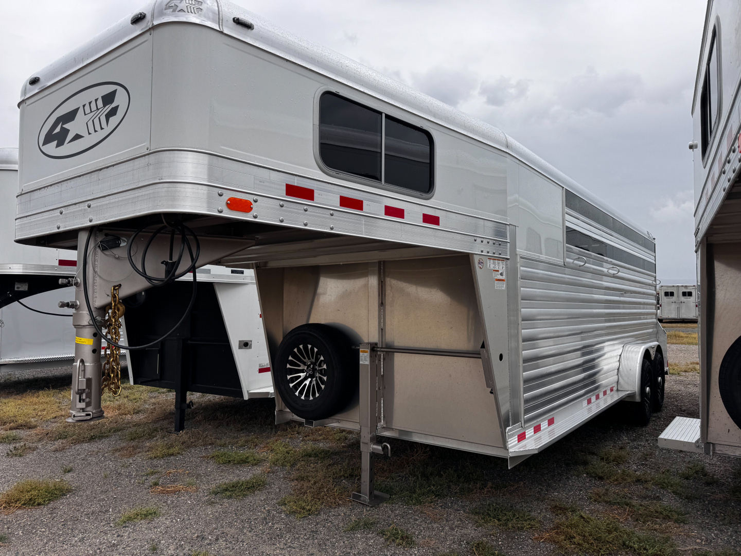 New 2026 4-Star Trailers 20' DELUXE Stock Combo Trailer