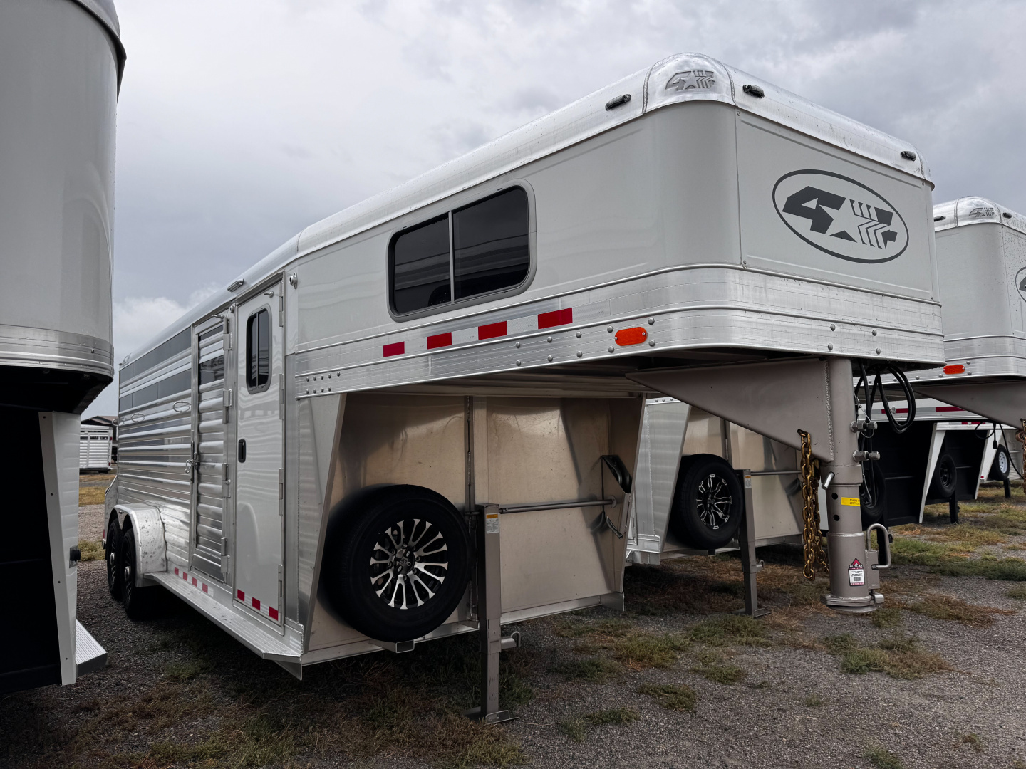 New 2026 4-Star Trailers 20' DELUXE Stock Combo Trailer