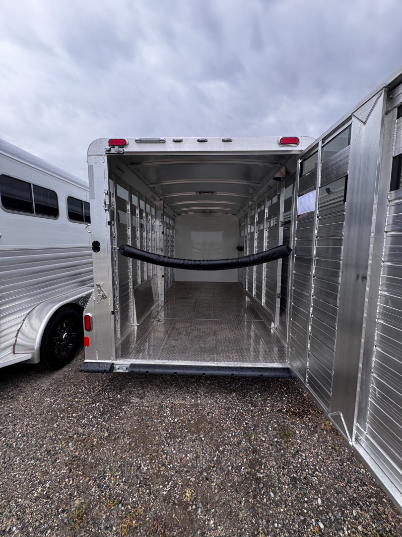 New 2026 4-Star Trailers 20' DELUXE Stock Combo Trailer