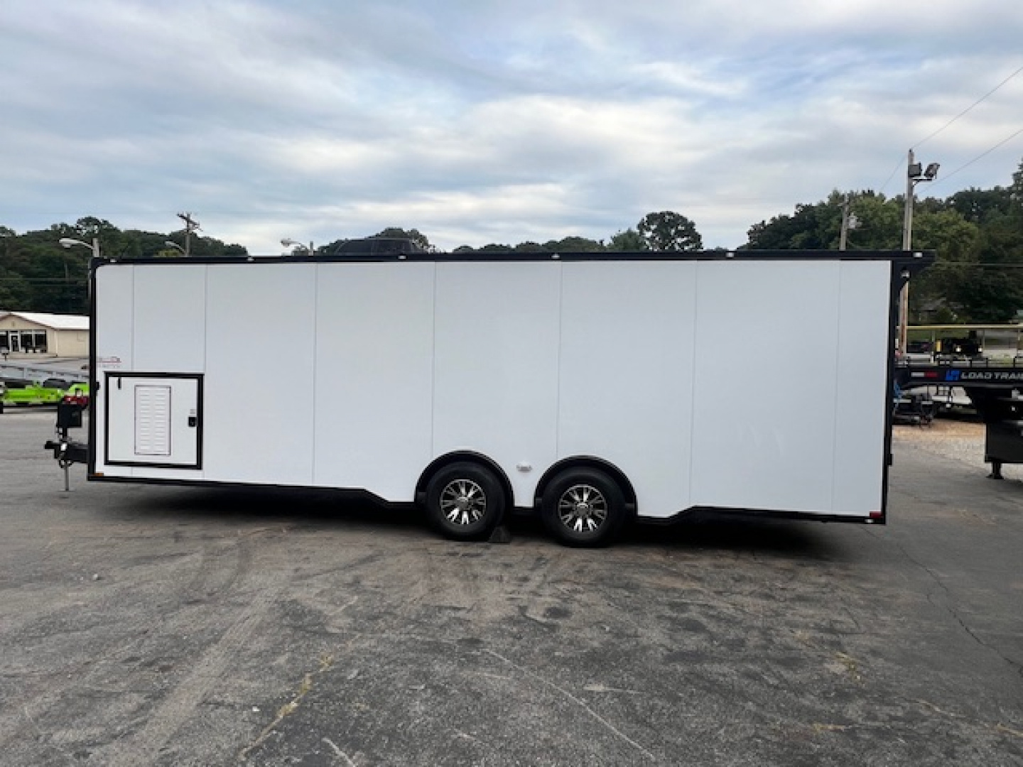 New Outlaw Race Trailer 8.5x26 14K White/Black-Out Race PKG #2