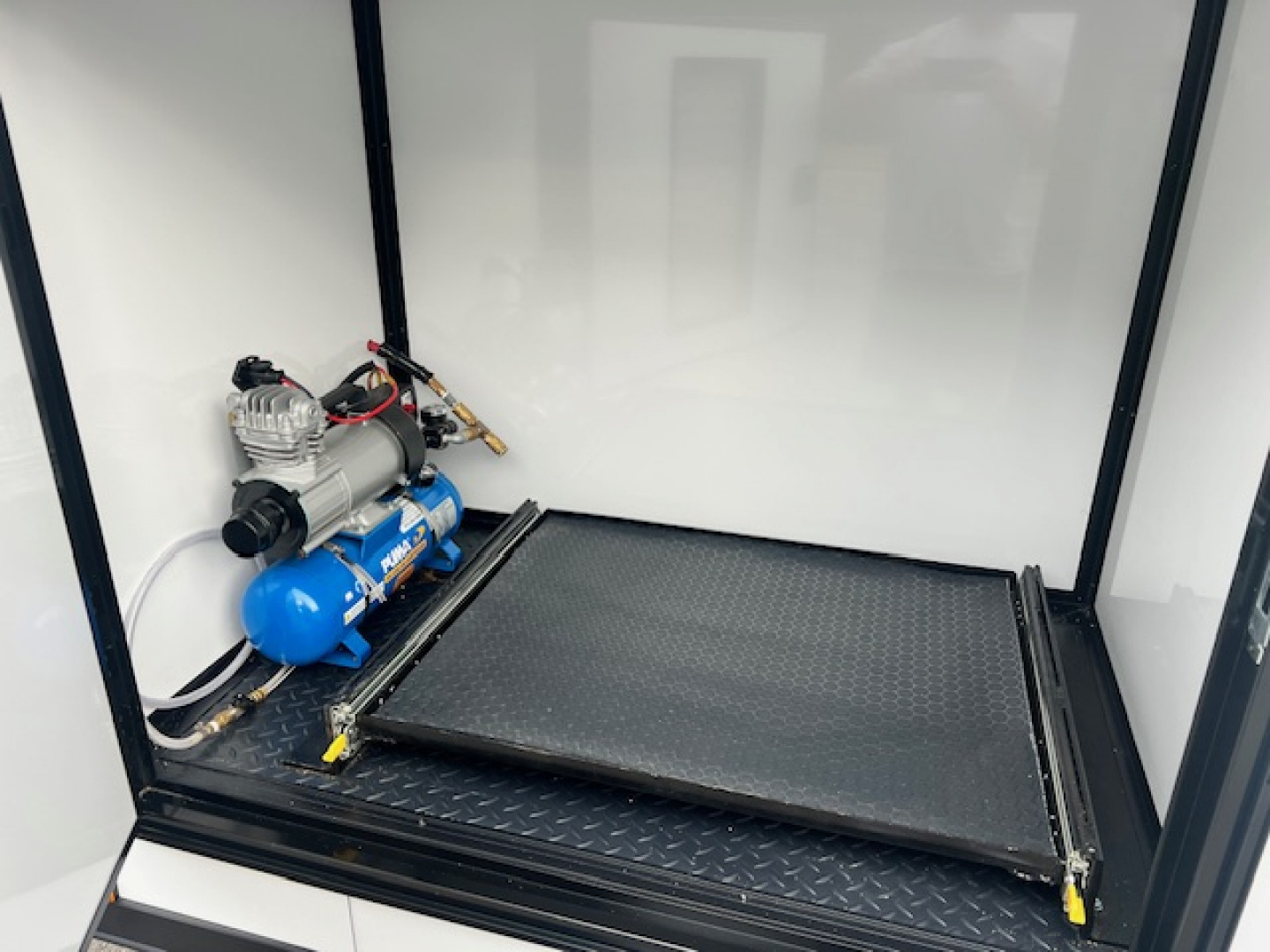 New Outlaw Race Trailer 8.5x26 14K White/Black-Out Race PKG #2