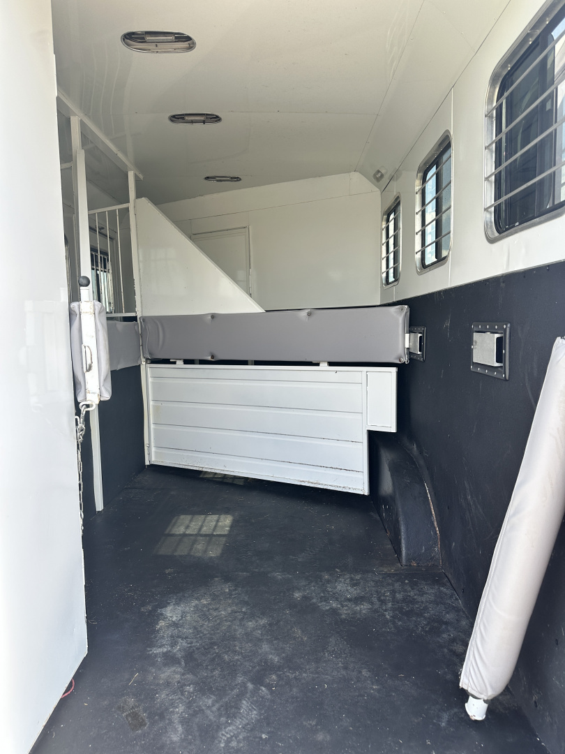 Used 2007 Bison Trailers 3H 10' LQ Horse Trailer
