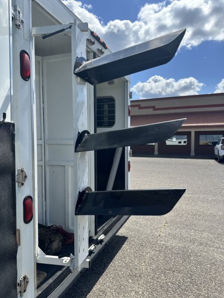 Used 2007 Bison Trailers 3H 10' LQ Horse Trailer