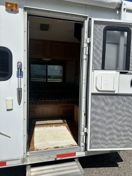 Used 2007 Bison Trailers 3H 10' LQ Horse Trailer