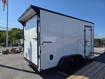 New 7 x 14 Homesteader Intrepid V-Nose Cargo 7k GVWR **White w/ BlackOut Pkg, 6" Extra Height & Ramp Door Package, Rear Spoiler w/ Lights