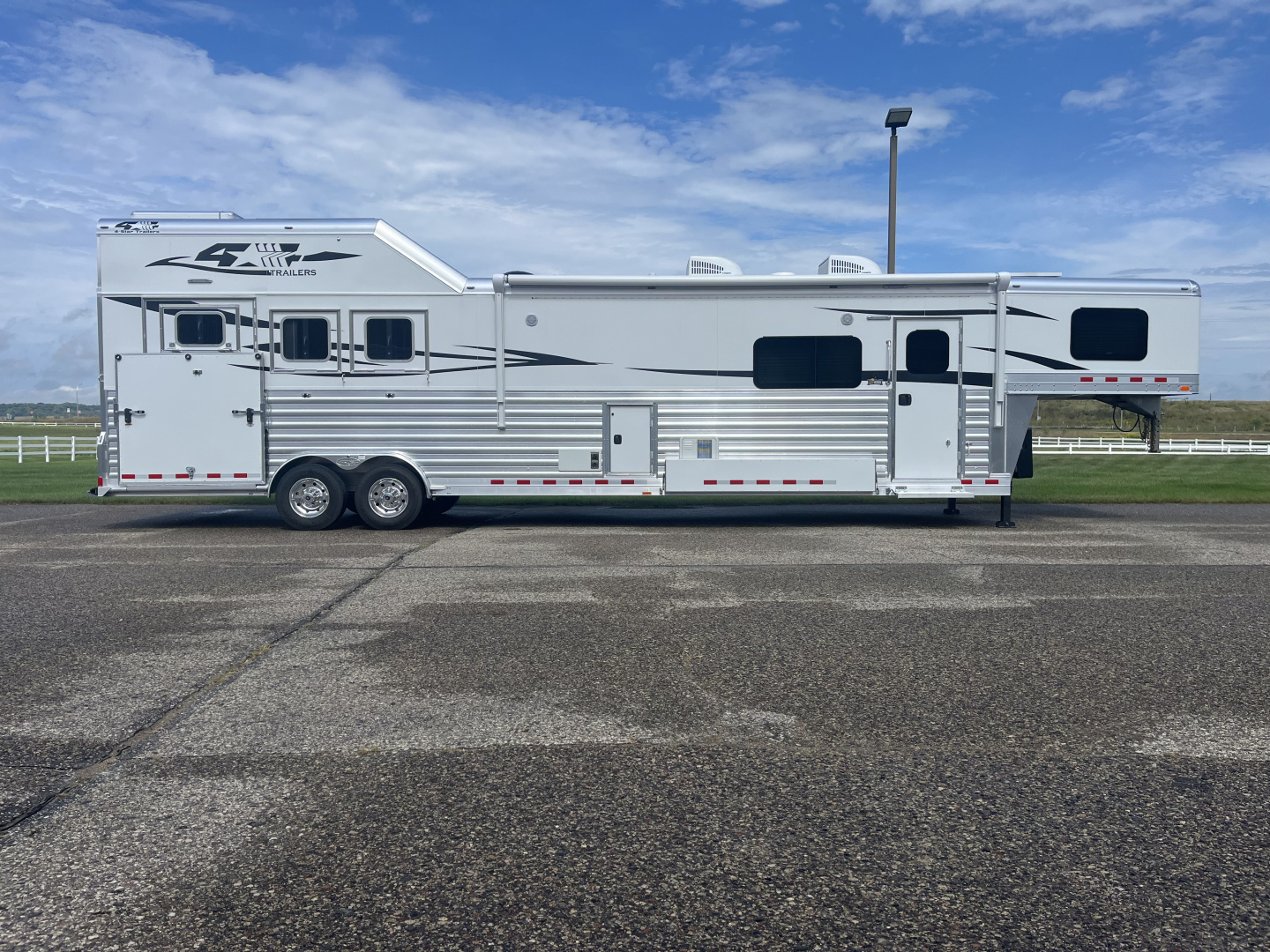 New 2026 4-Star Trailers 3H 18' Trail Boss LQ Horse Trailer