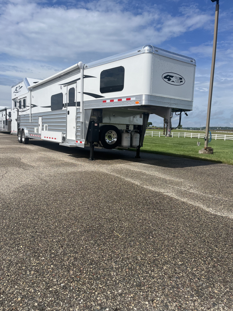 New 2026 4-Star Trailers 3H 18' Trail Boss LQ Horse Trailer