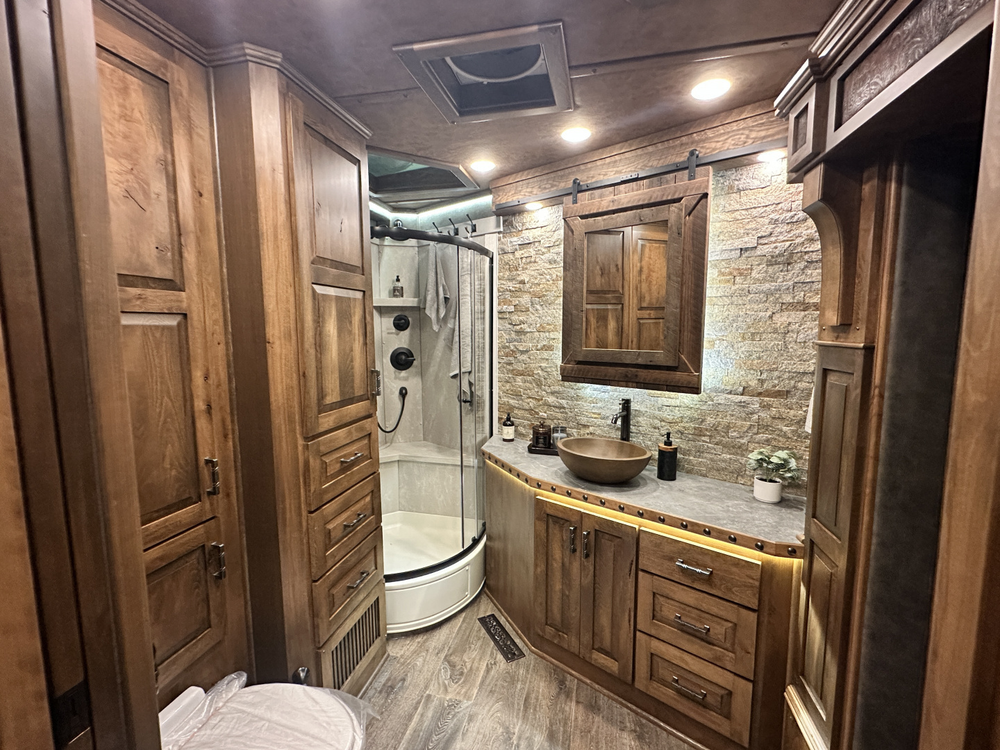New 2026 4-Star Trailers 3H 18' Trail Boss LQ Horse Trailer
