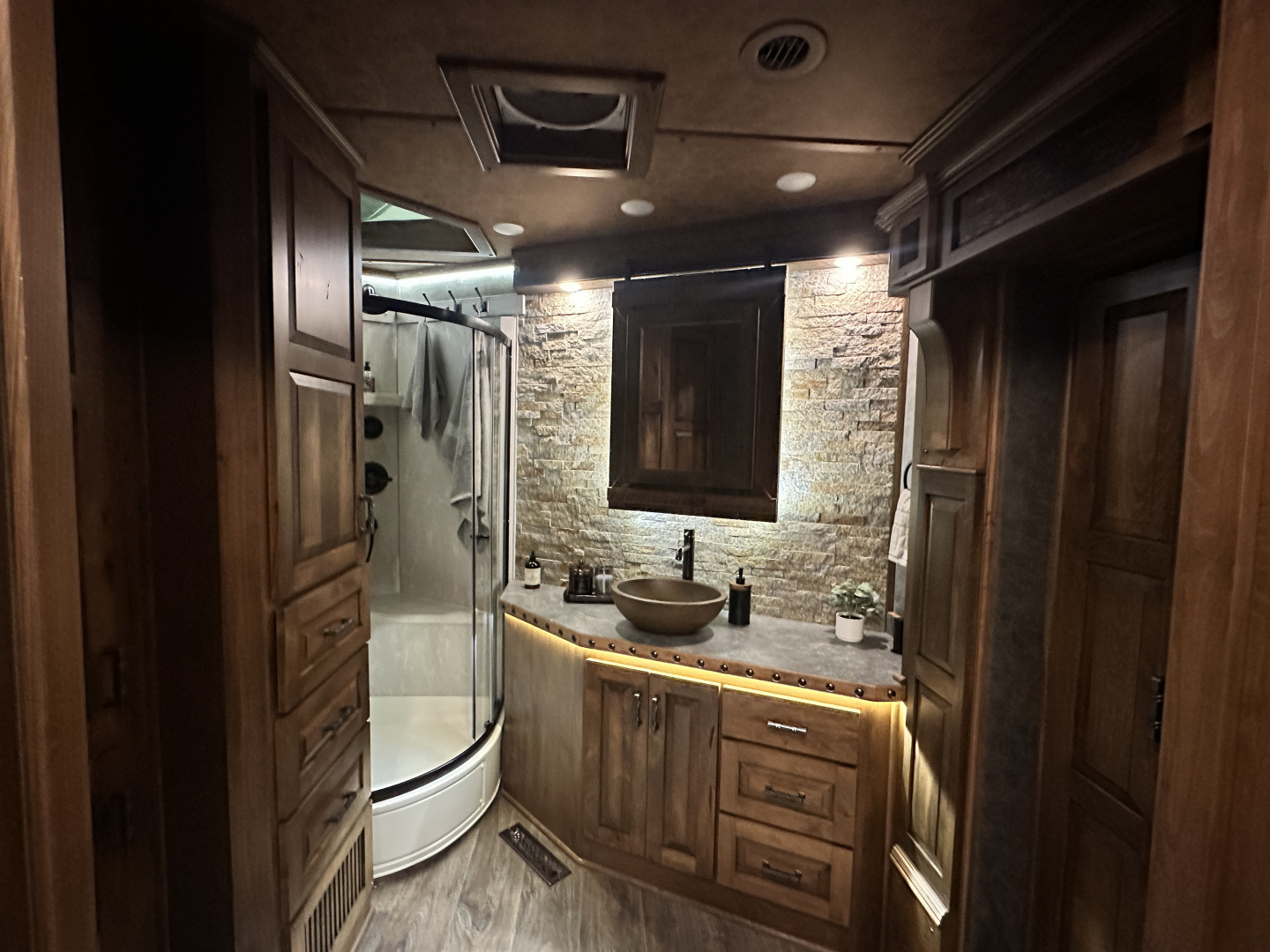 New 2026 4-Star Trailers 3H 18' Trail Boss LQ Horse Trailer