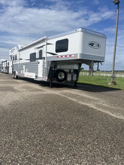 New 2026 4-Star Trailers 3H 18' Trail Boss LQ Horse Trailer