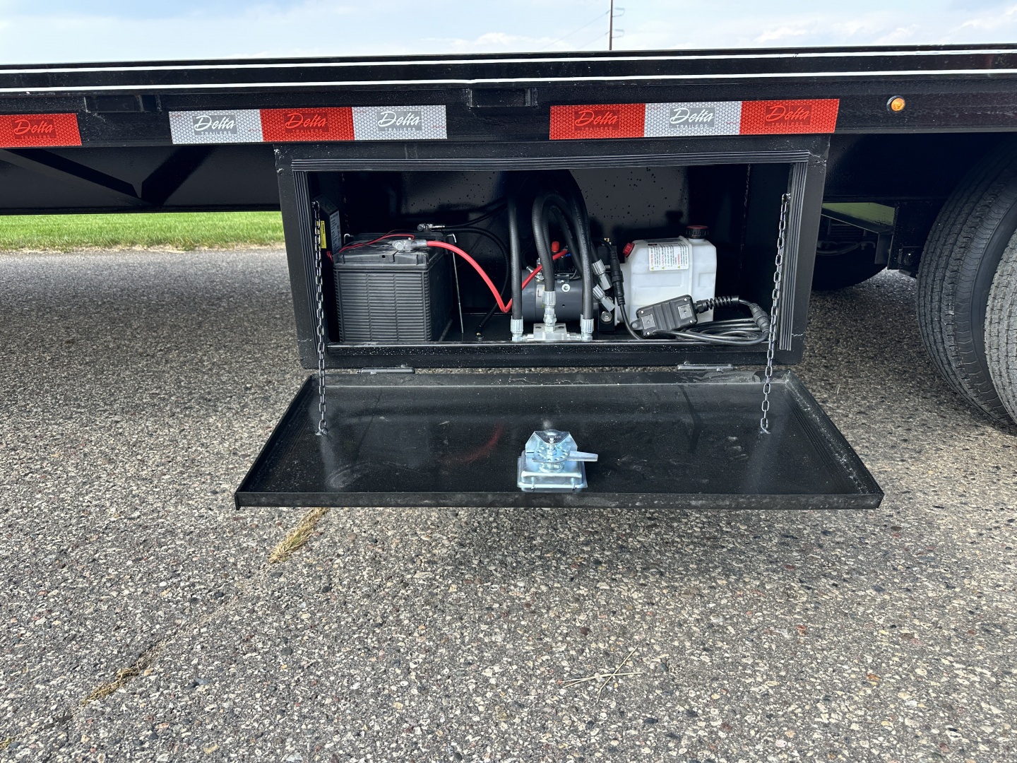 New 2026 Delta Mfg 210HGN 32' x 8'6" Flatbed Trailer