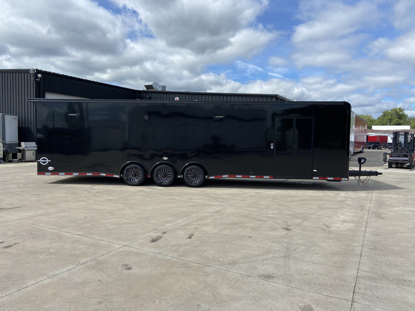 New 2026 United Trailers Super Hauler 34'