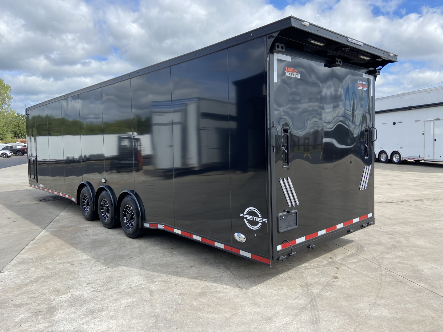 New 2026 United Trailers Super Hauler 34'