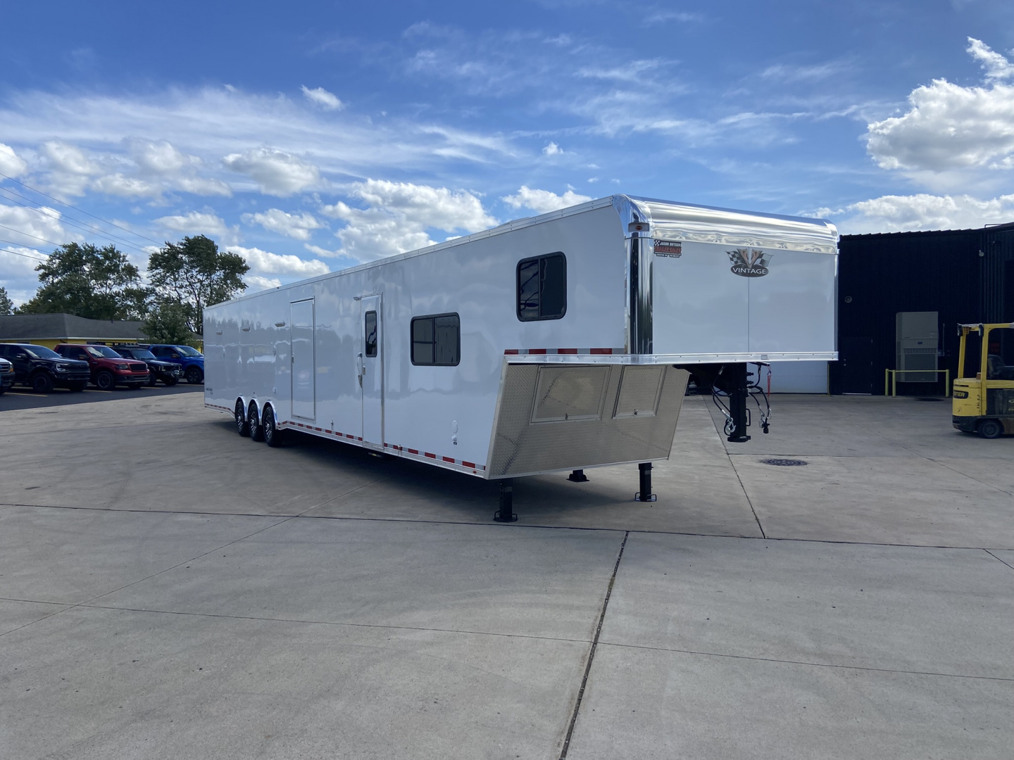 New 2026 Vintage Race Trailer with Living Quarters 53'