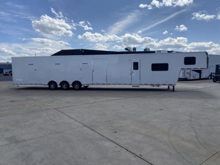 New 2026 Vintage Race Trailer with Living Quarters 53'