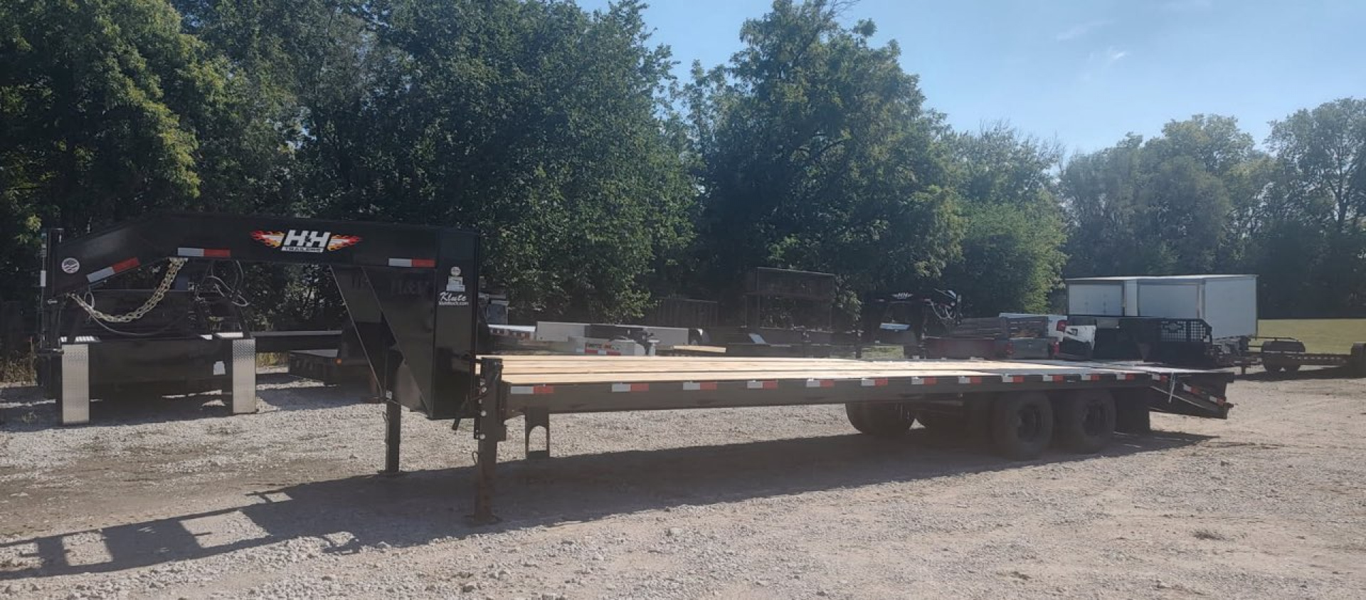 New 2026 H&H Trailers 102X25+5 HD Low Profile Dovetail Super Deluxe Ramps Gooseneck 22.5K Equipment Trailer