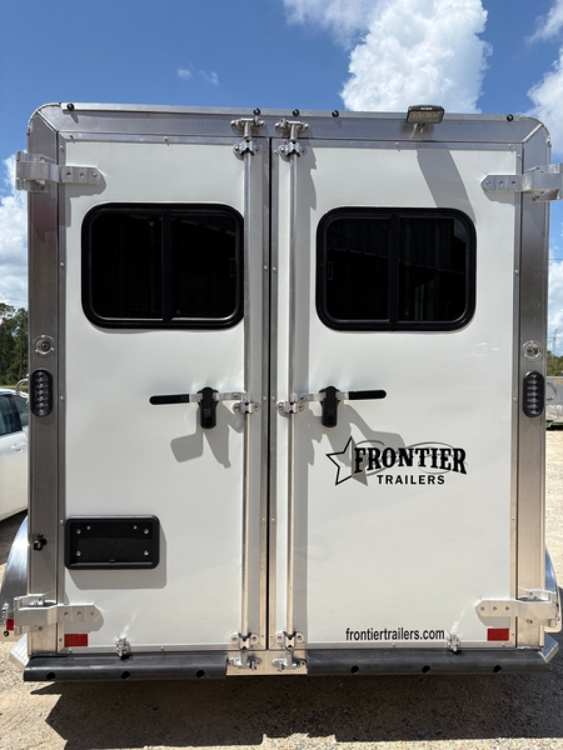 New 2026 ALCOM 3 HORSE STRIDER SLANT LOAD WITH TACK ROOM AND ESCAPE DOOR