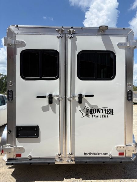 New 2026 ALCOM 3 HORSE STRIDER SLANT LOAD WITH TACK ROOM AND ESCAPE DOOR