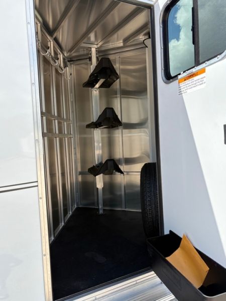 New 2026 ALCOM 3 HORSE STRIDER SLANT LOAD WITH TACK ROOM AND ESCAPE DOOR