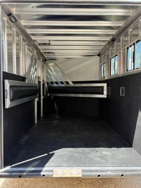 New 2026 ALCOM 3 HORSE STRIDER SLANT LOAD WITH TACK ROOM AND ESCAPE DOOR