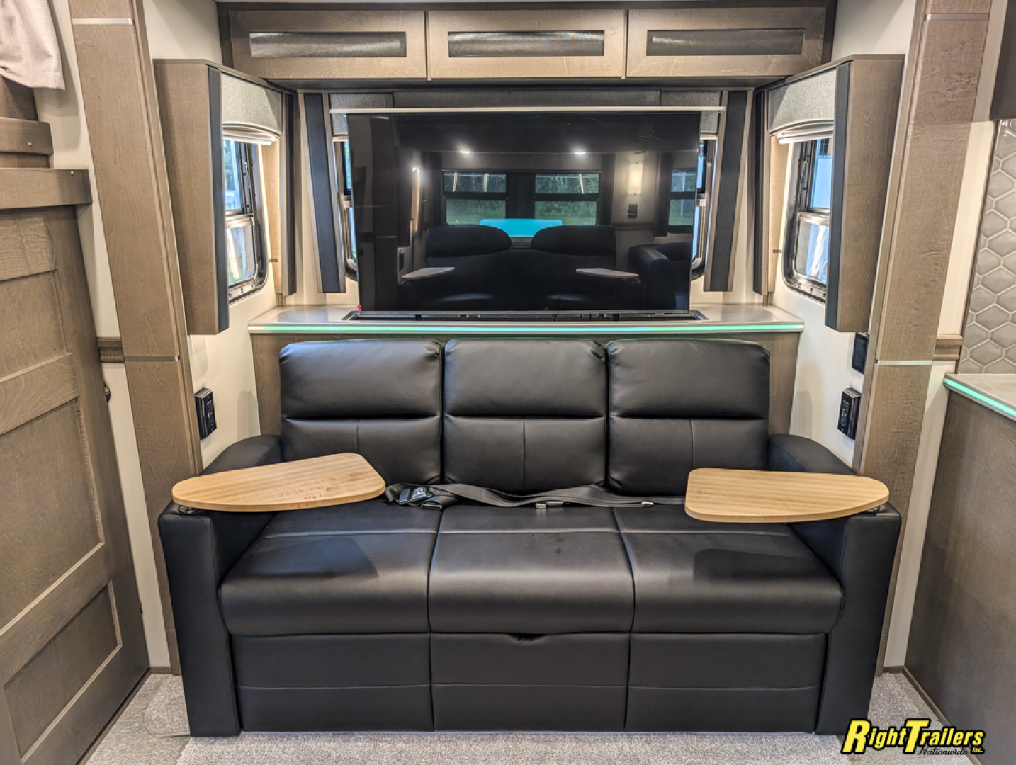 New 2027 Renegade RV Classic Peterbilt 589 45CME Motorhome With 1.5 Bathrooms