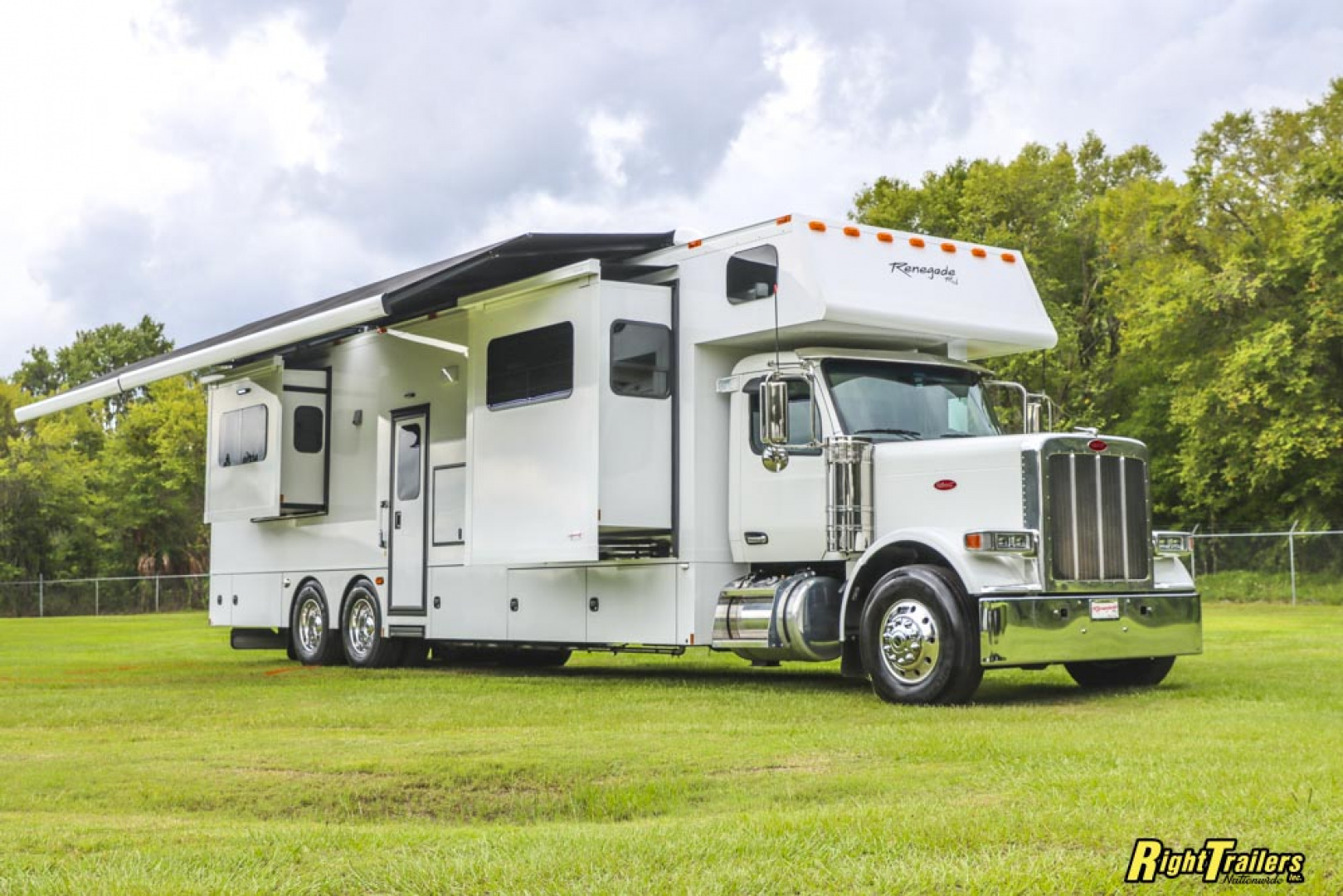 New 2027 Renegade RV Classic Peterbilt 589 45CME Motorhome With 1.5 Bathrooms