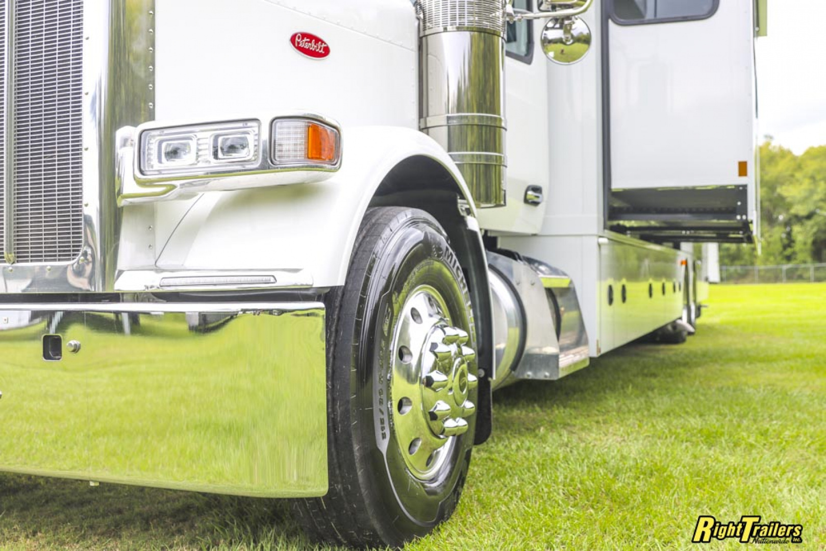 New 2027 Renegade RV Classic Peterbilt 589 45CME Motorhome With 1.5 Bathrooms