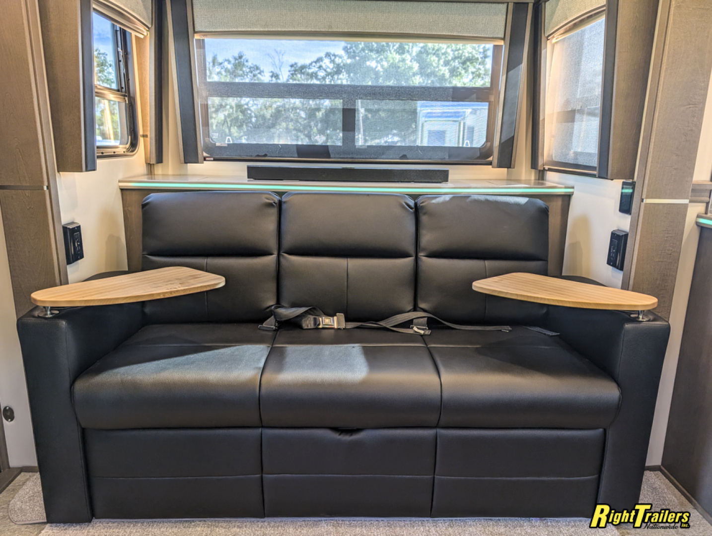 New 2027 Renegade RV Classic Peterbilt 589 45CME Motorhome With 1.5 Bathrooms