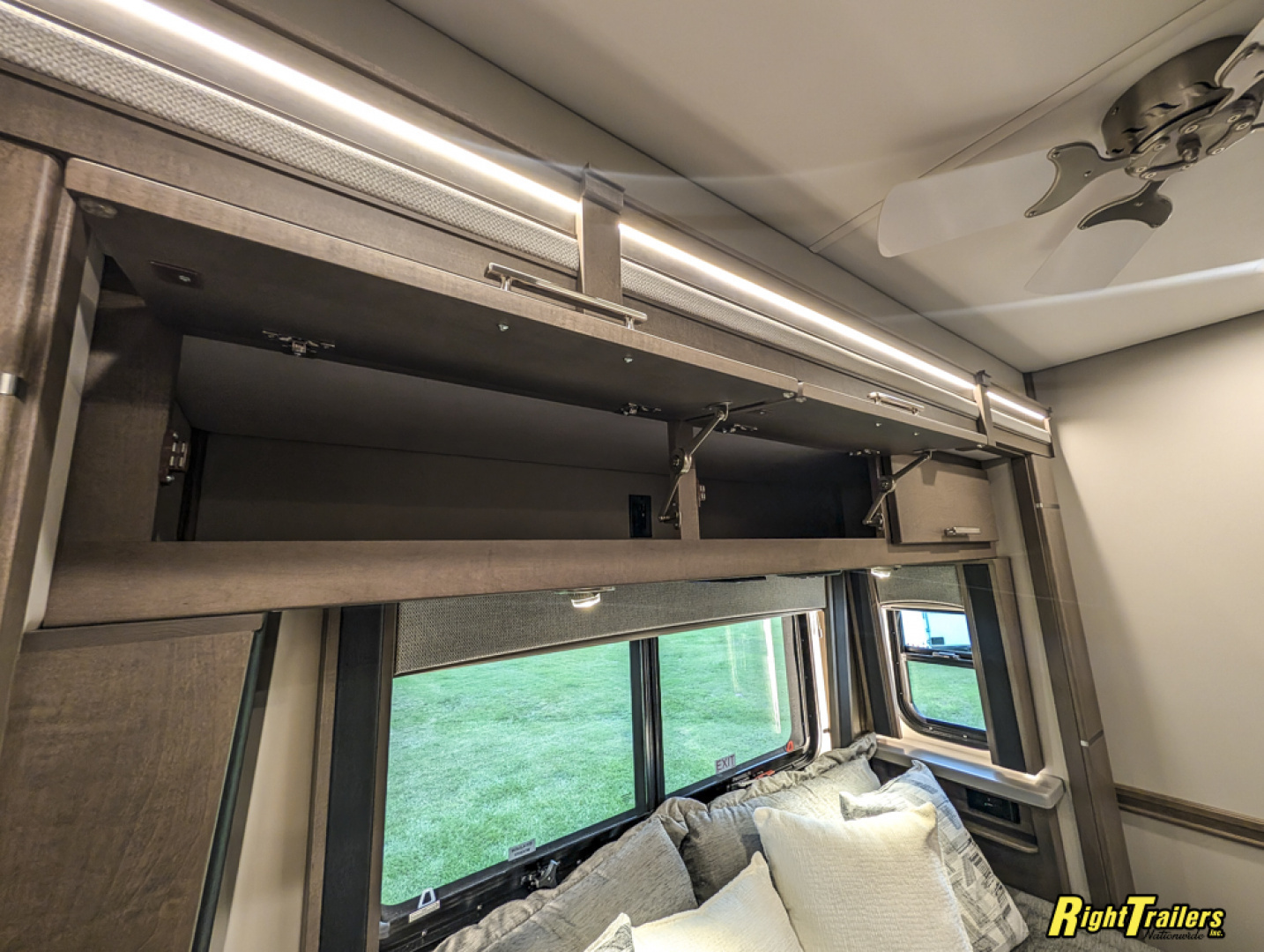 New 2027 Renegade RV Classic Peterbilt 589 45CME Motorhome With 1.5 Bathrooms