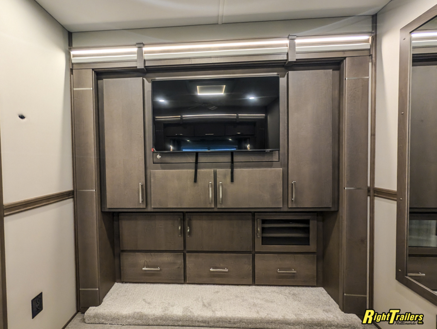 New 2027 Renegade RV Classic Peterbilt 589 45CME Motorhome With 1.5 Bathrooms
