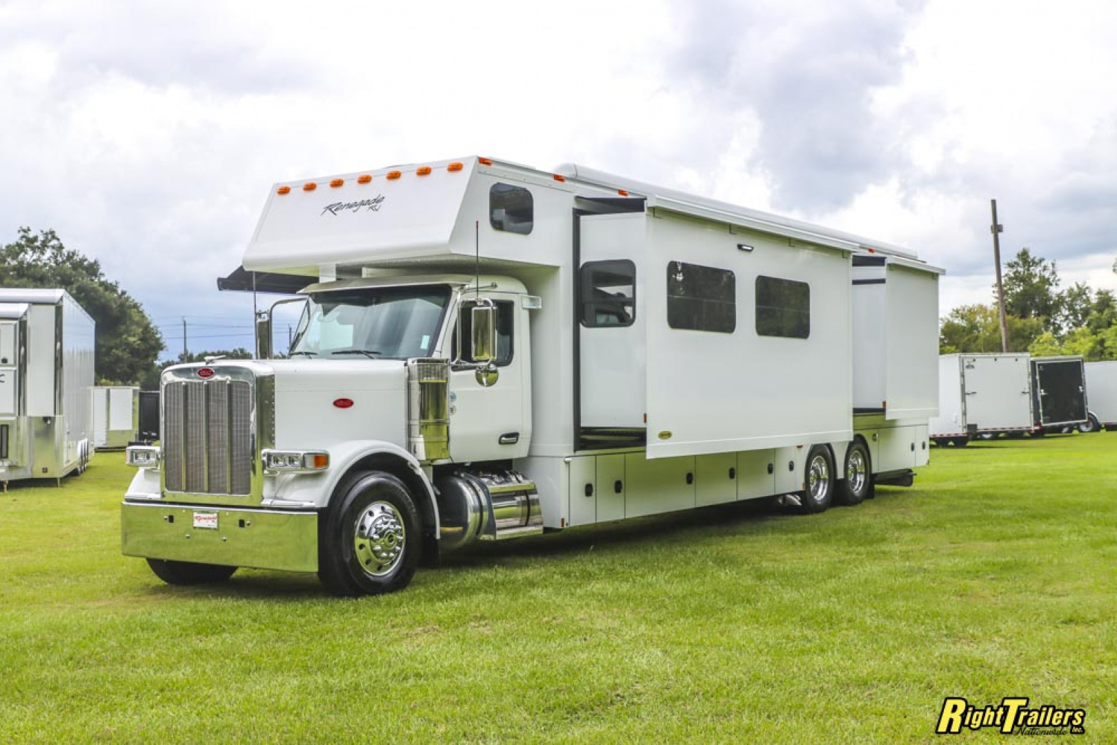 New 2027 Renegade RV Classic Peterbilt 589 45CME Motorhome With 1.5 Bathrooms