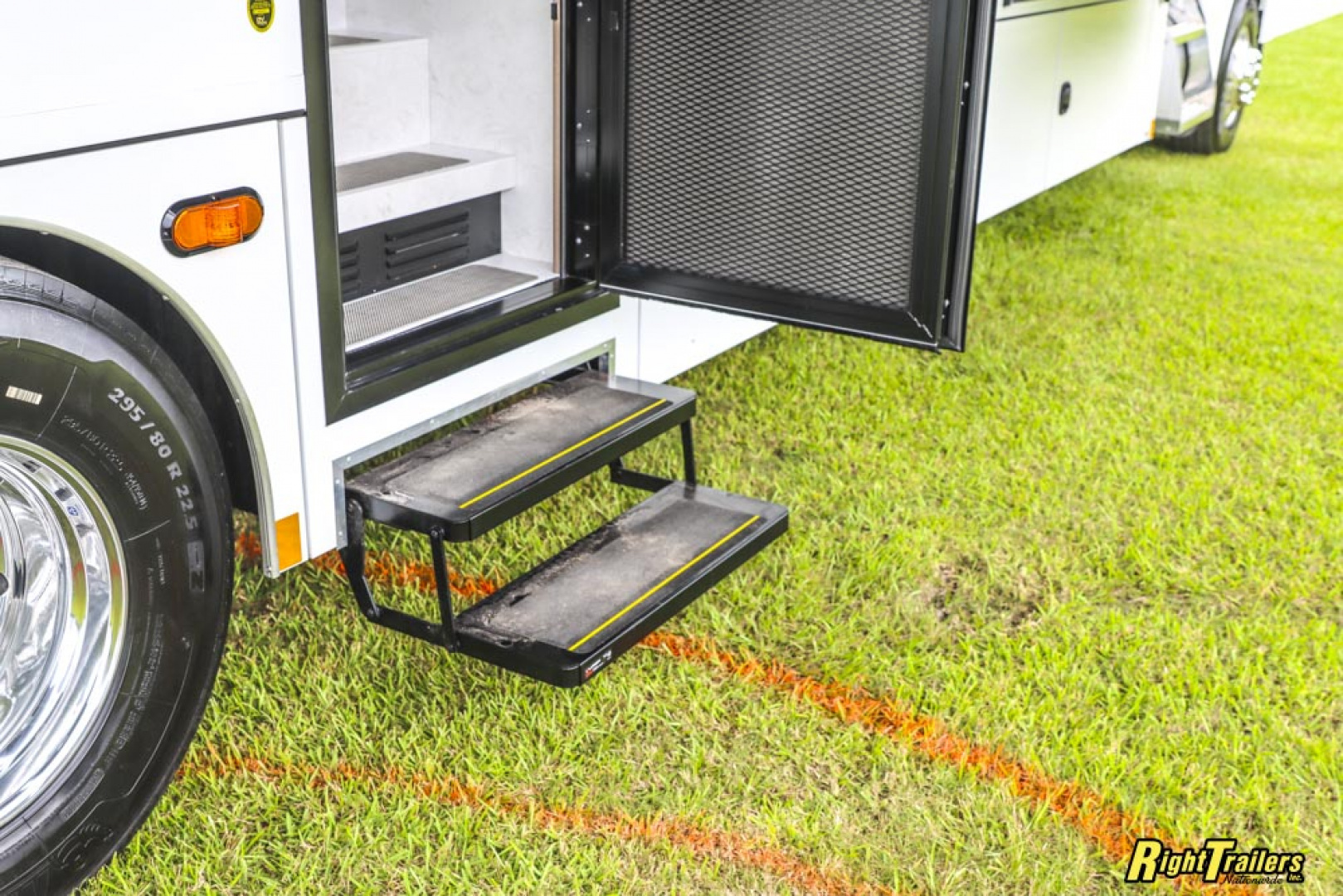 New 2027 Renegade RV Classic Peterbilt 589 45CME Motorhome With 1.5 Bathrooms
