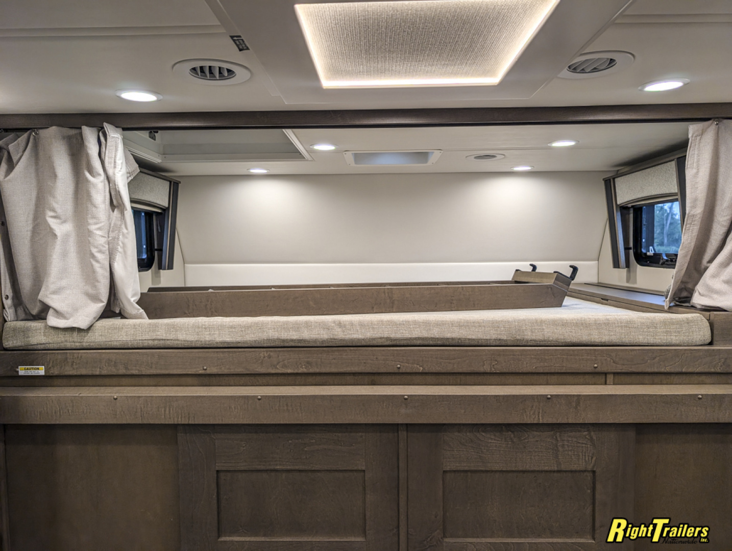 New 2027 Renegade RV Classic Peterbilt 589 45CME Motorhome With 1.5 Bathrooms