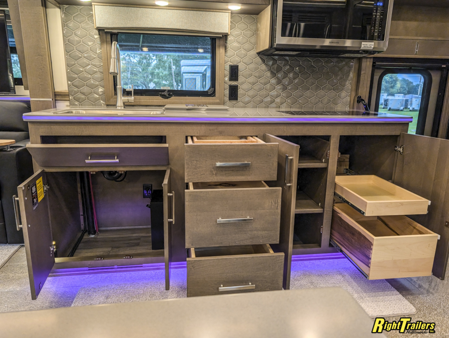 New 2027 Renegade RV Classic Peterbilt 589 45CME Motorhome With 1.5 Bathrooms