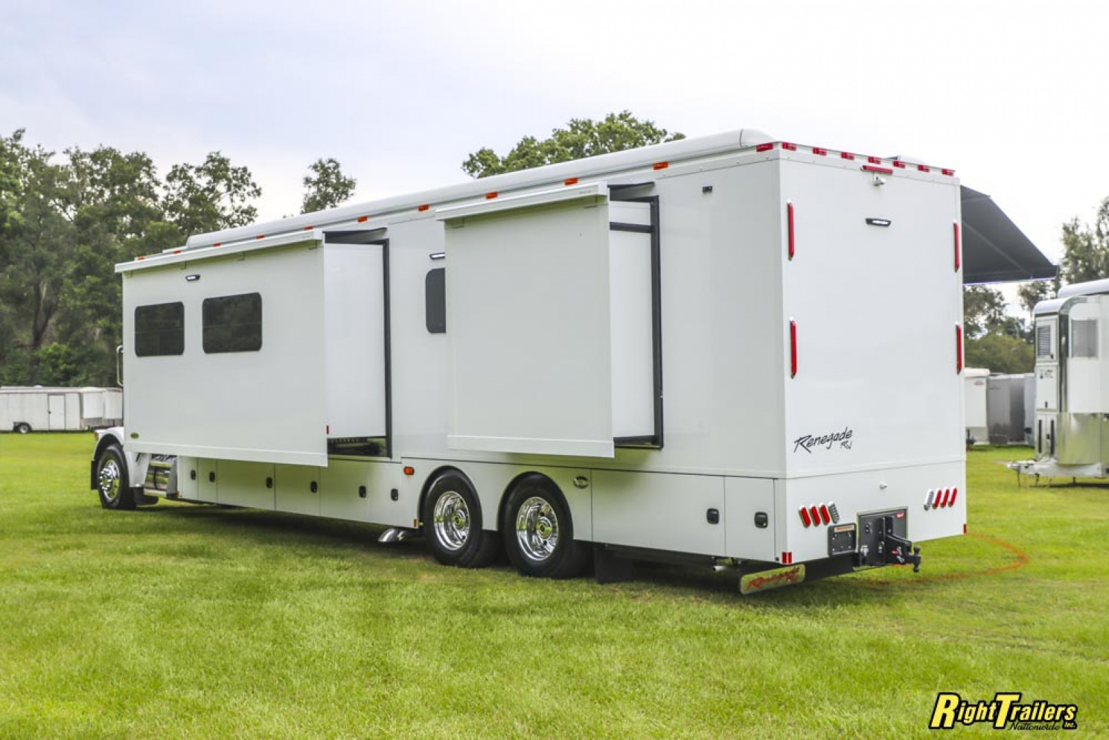 New 2027 Renegade RV Classic Peterbilt 589 45CME Motorhome With 1.5 Bathrooms