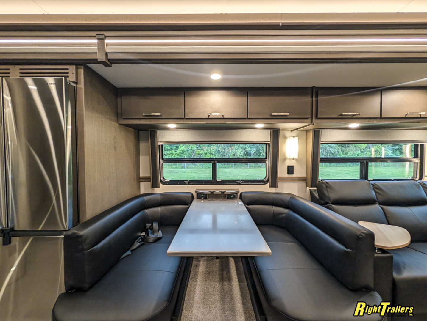 New 2027 Renegade RV Classic Peterbilt 589 45CME Motorhome With 1.5 Bathrooms
