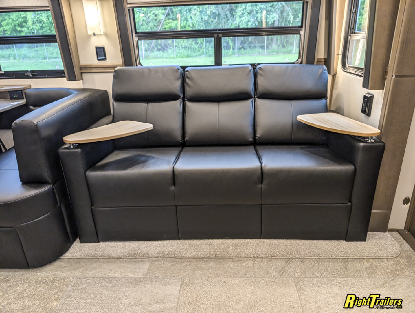 New 2027 Renegade RV Classic Peterbilt 589 45CME Motorhome With 1.5 Bathrooms