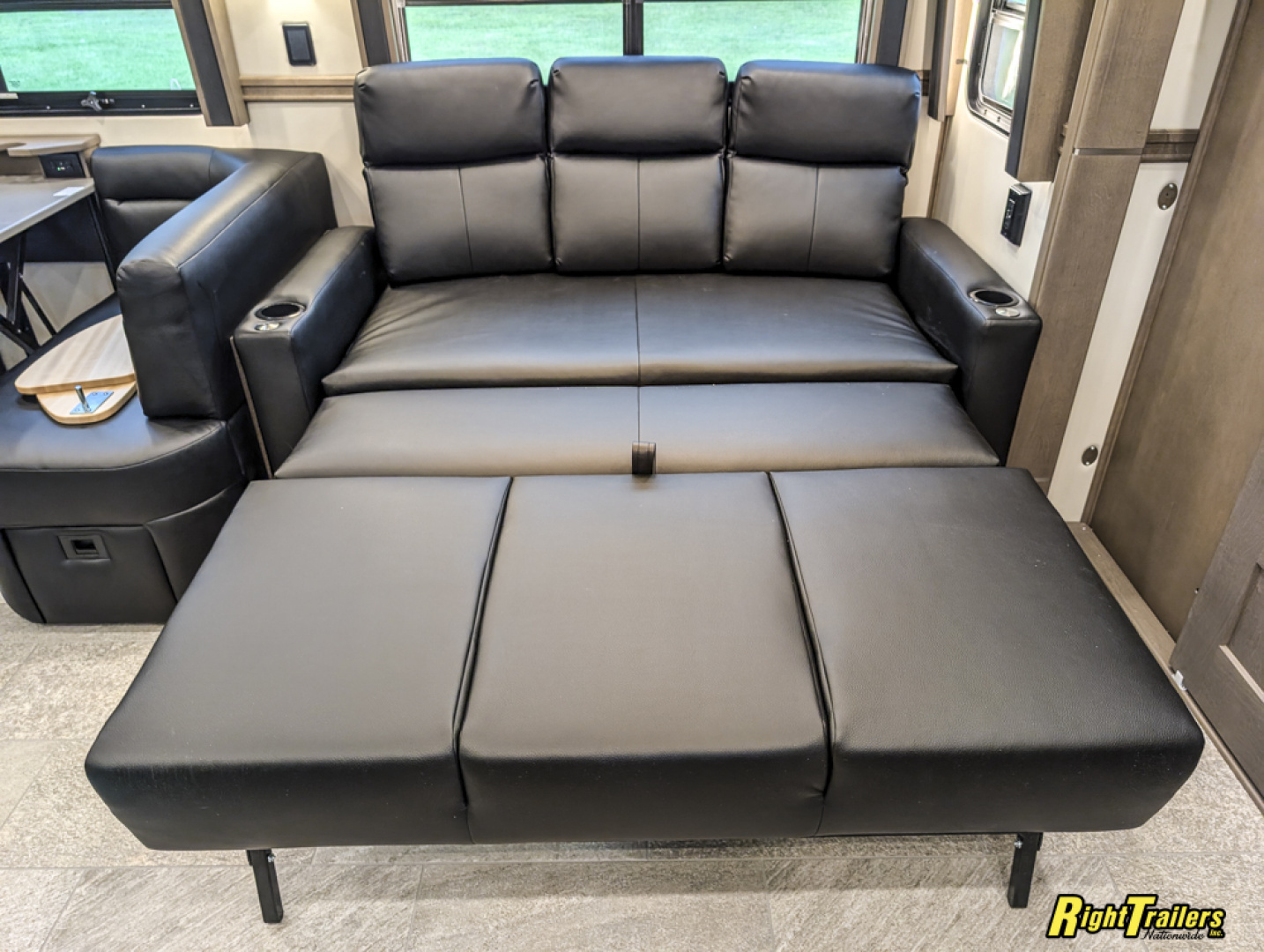 New 2027 Renegade RV Classic Peterbilt 589 45CME Motorhome With 1.5 Bathrooms