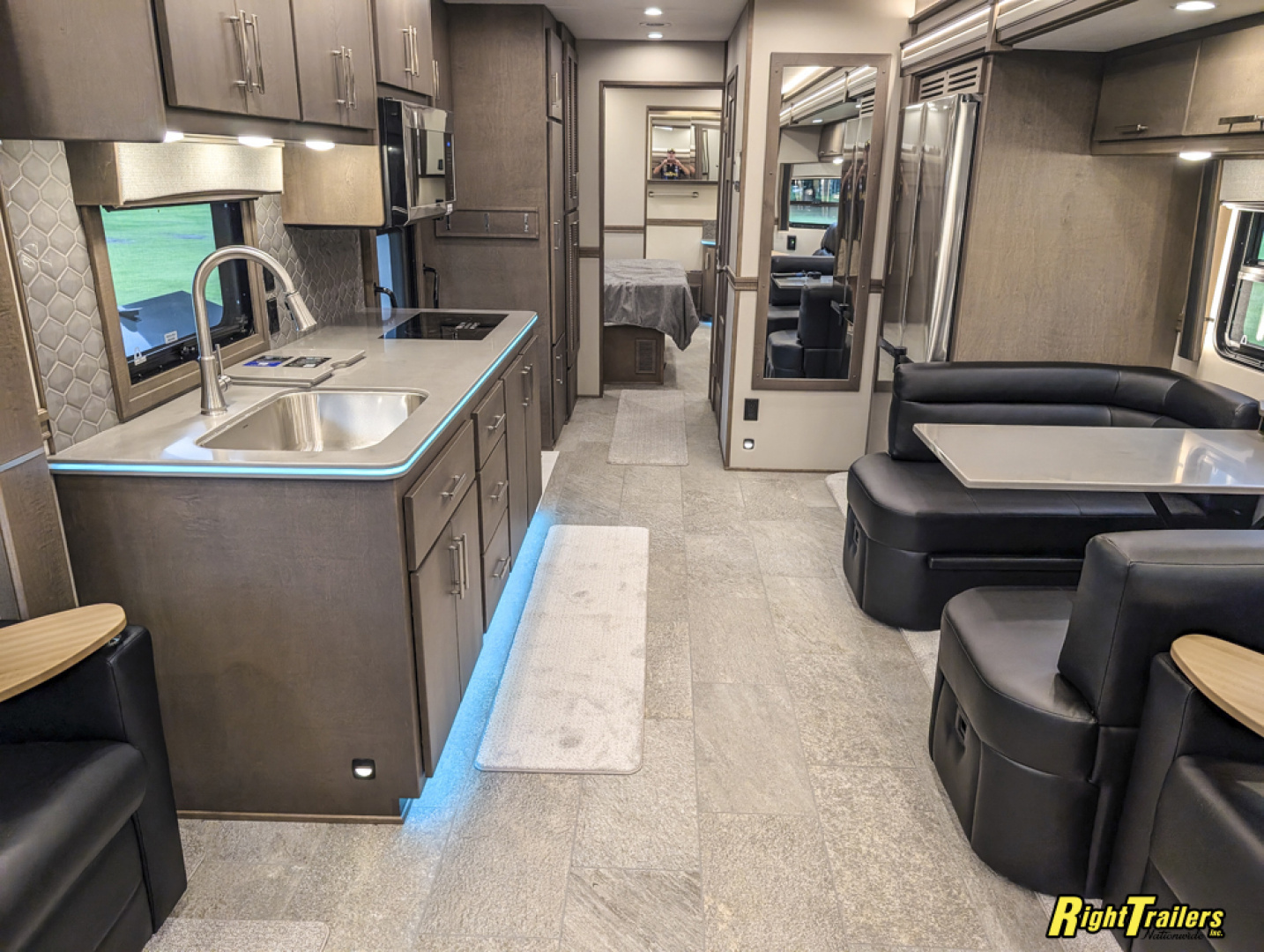New 2027 Renegade RV Classic Peterbilt 589 45CME Motorhome With 1.5 Bathrooms